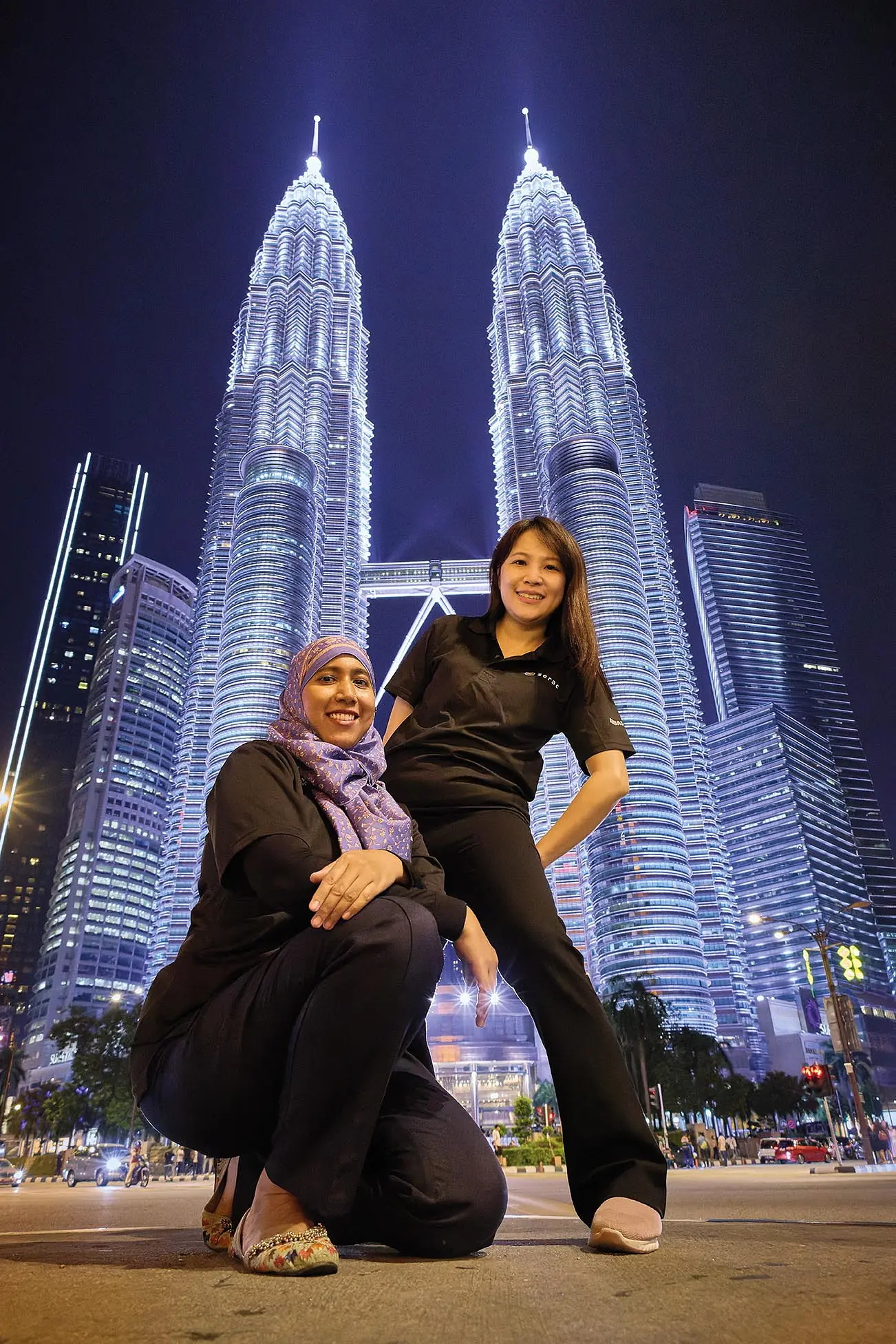 Stephanie & Damia from Serac Asia pose in front of the Petronas Twin Towers
in Kuala Lumpur, Malaysia.
